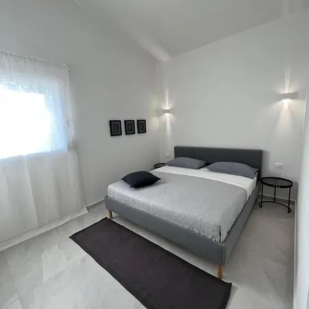 Giuliana Luxury Home: Piscina, Solarium, Barbecue. A Pochi Passi Dal Mare Vila Fontane Bianche