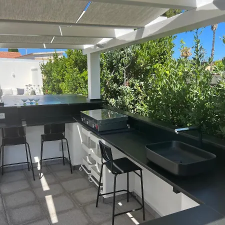 Vila Giuliana Luxury Home: Piscina, Solarium, Barbecue. A Pochi Passi Dal Mare *