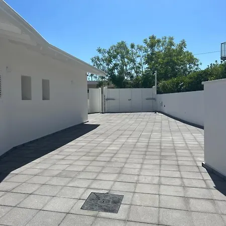Vila Giuliana Luxury Home: Piscina, Solarium, Barbecue. A Pochi Passi Dal Mare