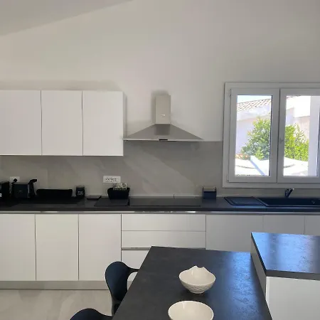 Vila Giuliana Luxury Home: Piscina, Solarium, Barbecue. A Pochi Passi Dal Mare Fontane Bianche