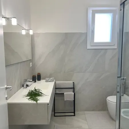 Vila Giuliana Luxury Home: Piscina, Solarium, Barbecue. A Pochi Passi Dal Mare